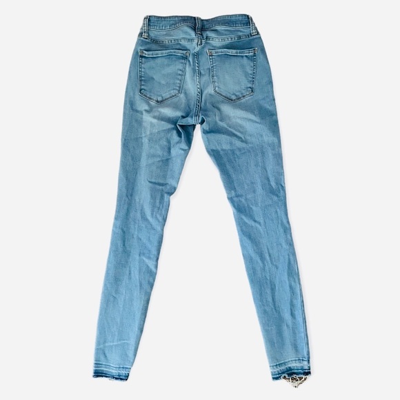 Light Wash Jeggings 2 - Picture 4 of 5